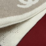 𝐂𝐡𝐚𝐧𝐞𝐥 Character No. 5 scarf 🧣 Double-sided two-color jacquard scarf 49% cashmere ➕ 40% wool ➕ 11% silk fabric