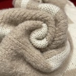 𝐂𝐡𝐚𝐧𝐞𝐥 Character No. 5 scarf 🧣 Double-sided two-color jacquard scarf 49% cashmere ➕ 40% wool ➕ 11% silk fabric