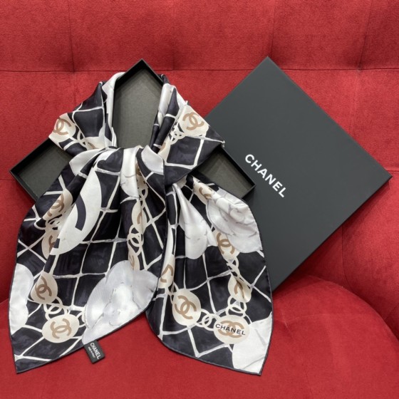 𝐂𝐡𝐚𝐧𝐞𝐥 The hottest square scarf in the camellia element 100% mulberry silk 90*90CM