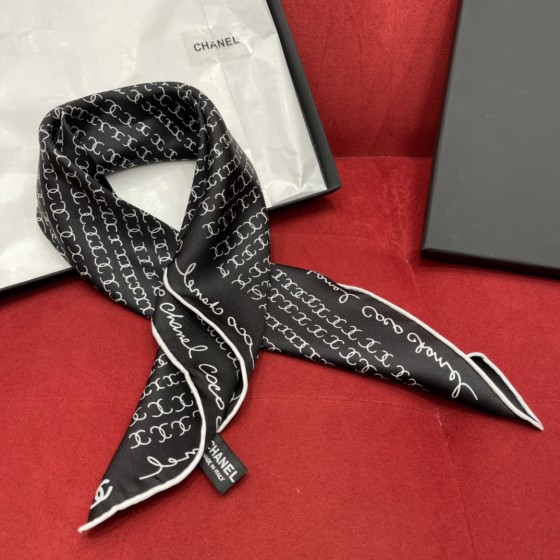 𝐂𝐡𝐚𝐧𝐞𝐥 Combination of square scarf ➕ hair band