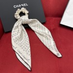 𝐂𝐡𝐚𝐧𝐞𝐥 Combination of square scarf ➕ hair band