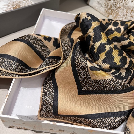 𝐃𝐢𝐨𝐫 ·《Leopard Print Square Scarf》 Gold 100% Silk