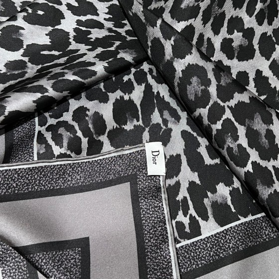 𝐃𝐢𝐨𝐫 ·《Leopard Print Square Scarf》 Gold 100% Silk