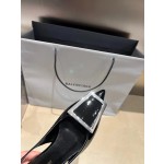 𝙎𝙖𝙞𝙣𝙩 𝙇𝙖𝙪𝙧𝙚𝙣𝙩 | 𝟐𝟎𝟐𝟐/𝐒𝐒 𝐧𝐞𝐰 YSL｜22 fall and winter show models flat single shoes