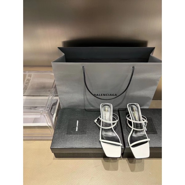 𝙎𝙖𝙞𝙣𝙩 𝙇𝙖𝙪𝙧𝙚𝙣𝙩 | 𝟐𝟎𝟐𝟐/𝐒𝐒 𝐧𝐞𝐰 YSL｜New Roman sandals crystal sheepskin