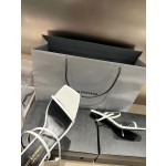 𝙎𝙖𝙞𝙣𝙩 𝙇𝙖𝙪𝙧𝙚𝙣𝙩 | 𝟐𝟎𝟐𝟐/𝐒𝐒 𝐧𝐞𝐰 YSL｜New Roman sandals crystal sheepskin