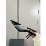 𝙎𝙖𝙞𝙣𝙩 𝙇𝙖𝙪𝙧𝙚𝙣𝙩 | 𝟐𝟎𝟐𝟐/𝐒𝐒 𝐧𝐞𝐰 YSL｜Runway models Saint Laurent high heels pvc film with patent leather pleated design