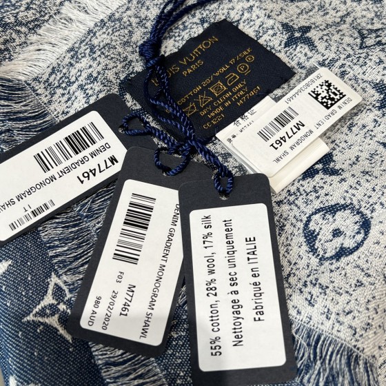 𝐋𝐨𝐮𝐢𝐬 𝐕𝐮𝐢𝐭𝐭𝐨𝐧 🆕 "Gradient Denim Shawl"55% Cotton, 28% Sheep Wool, 17% Silk