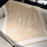 𝐋𝐨𝐮𝐢𝐬 𝐕𝐮𝐢𝐭𝐭𝐨𝐧 "Flower Blanket" Cream 90% Sheep Wool 10% Cashmere Reversible