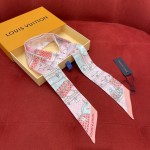 𝐋𝐨𝐮𝐢𝐬 𝐯𝐮𝐢𝐭𝐭𝐨𝐧 A classic silk scarf with a hard case and presbyopic elements