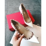 Valentino recommends this studded shoes once launched, the fashion It Girl starry-eyed pursuit