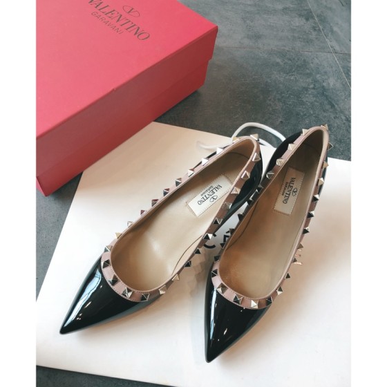 Valentino recommends this studded shoes once launched, the fashion It Girl starry-eyed pursuit