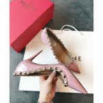 Valentino recommends this studded shoes once launched, the fashion It Girl starry-eyed pursuit