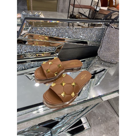 【Valentino】𝟐𝟎𝟐𝟏/𝐒𝐒 𝐧𝐞𝐰 The latest counter series, perfect details, very bright show series launched