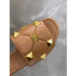 【Valentino】𝟐𝟎𝟐𝟏/𝐒𝐒 𝐧𝐞𝐰 The latest counter series, perfect details, very bright show series launched