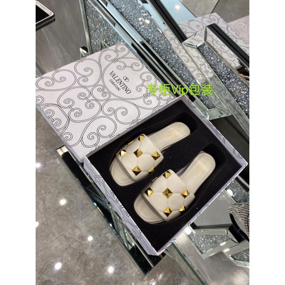 【Valentino】𝟐𝟎𝟐𝟏/𝐒𝐒 𝐧𝐞𝐰 The latest counter series, perfect details, very bright show series launched