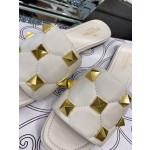 【Valentino】𝟐𝟎𝟐𝟏/𝐒𝐒 𝐧𝐞𝐰 The latest counter series, perfect details, very bright show series launched