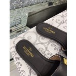 【Valentino】𝟐𝟎𝟐𝟏/𝐒𝐒 𝐧𝐞𝐰 The latest counter series, perfect details, very bright show series launched