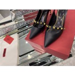 【Valentino】𝟐𝟎𝟐𝟏/𝐒𝐒 𝐧𝐞𝐰 The latest series of counter perfect details original matte open edge bead leather