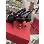 【Valentino】𝟐𝟎𝟐𝟏/𝐒𝐒 𝐧𝐞𝐰 The latest series of counter perfect details original matte open edge bead leather