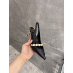 【Valentino】𝟐𝟎𝟐𝟏/𝐒𝐒 𝐧𝐞𝐰 The latest series of counter perfect details original matte open edge bead leather