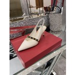 【Valentino】𝟐𝟎𝟐𝟏/𝐒𝐒 𝐧𝐞𝐰 The latest series of counter perfect details original matte open edge bead leather