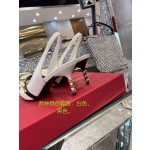 【Valentino】𝟐𝟎𝟐𝟏/𝐒𝐒 𝐧𝐞𝐰 The latest series of counter perfect details original matte open edge bead leather