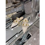 【Valentino】𝟐𝟎𝟐𝟏/𝐒𝐒 𝐧𝐞𝐰 The latest series of counter perfect details original matte open edge bead leather