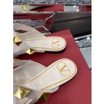 【Valentino】𝟐𝟎𝟐𝟏/𝐒𝐒 𝐧𝐞𝐰 The latest series of counter perfect details original matte open edge bead leather