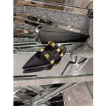 【Valentino】𝟐𝟎𝟐𝟏/𝐒𝐒 𝐧𝐞𝐰 The latest series of counter perfect details original matte open edge bead leather