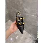 【Valentino】𝟐𝟎𝟐𝟏/𝐒𝐒 𝐧𝐞𝐰 The latest series of counter perfect details original matte open edge bead leather