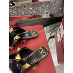 【Valentino】𝟐𝟎𝟐𝟏/𝐒𝐒 𝐧𝐞𝐰 The latest series of counter perfect details original matte open edge bead leather