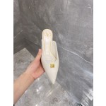 【Valentino】𝟐𝟎𝟐𝟏/𝐒𝐒 𝐧𝐞𝐰 The latest series of counter perfect details original matte open edge bead leather