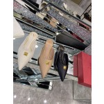 【Valentino】𝟐𝟎𝟐𝟏/𝐒𝐒 𝐧𝐞𝐰 The latest series of counter perfect details original matte open edge bead leather