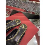 【Valentino】𝟐𝟎𝟐𝟏/𝐒𝐒 𝐧𝐞𝐰 The latest series of counter perfect details original matte open edge bead leather