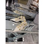 【Valentino】𝟐𝟎𝟐𝟏/𝐒𝐒 𝐧𝐞𝐰 Valentino studded sandals counter the latest series of very bright show series launched