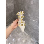 【Valentino】𝟐𝟎𝟐𝟏/𝐒𝐒 𝐧𝐞𝐰 Valentino studded sandals counter the latest series of very bright show series launched