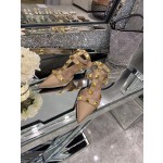 【Valentino】𝟐𝟎𝟐𝟏/𝐒𝐒 𝐧𝐞𝐰 Valentino studded sandals counter the latest series of very bright show series launched