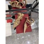 【Valentino】𝟐𝟎𝟐𝟏/𝐒𝐒 𝐧𝐞𝐰 Valentino studded sandals counter the latest series of very bright show series launched