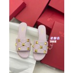 【Valentino】𝟐𝟎𝟐𝟏/𝐒𝐒 𝐧𝐞𝐰 021 official website new metal rivets diamond plaid slippers Qin Lan the same model