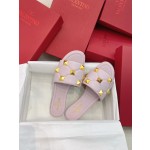 【Valentino】𝟐𝟎𝟐𝟏/𝐒𝐒 𝐧𝐞𝐰 021 official website new metal rivets diamond plaid slippers Qin Lan the same model