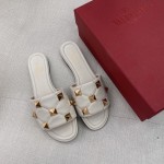 【Valentino】𝟐𝟎𝟐𝟏/𝐒𝐒 𝐧𝐞𝐰 021 official website new metal rivets diamond plaid slippers Qin Lan the same model