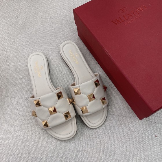 【Valentino】𝟐𝟎𝟐𝟏/𝐒𝐒 𝐧𝐞𝐰 021 official website new metal rivets diamond plaid slippers Qin Lan the same model