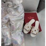 【Valentino】𝟐𝟎𝟐𝟏/𝐒𝐒 𝐧𝐞𝐰 021 official website new metal rivets diamond plaid slippers Qin Lan the same model