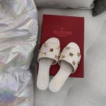 【Valentino】𝟐𝟎𝟐𝟏/𝐒𝐒 𝐧𝐞𝐰 021 official website new metal rivets diamond plaid slippers Qin Lan the same model