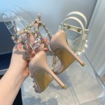 【Valentino】𝟐𝟎𝟐𝟏/𝐒𝐒 𝐧𝐞𝐰 Valentino's new Spring/Summer 2021 collection is still the classic studded collection