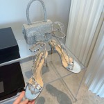 【Valentino】𝟐𝟎𝟐𝟏/𝐒𝐒 𝐧𝐞𝐰 Valentino's new Spring/Summer 2021 collection is still the classic studded collection