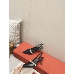 【Valentino】𝟐𝟎𝟐𝟏/𝐒𝐒 𝐧𝐞𝐰 Valentino Lambskin back lace-up heel with sculpted work