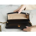 𝗖𝗛𝗔𝗡𝗘𝗟✦𝟮𝟯𝗖 Metal Ball Phone Bag Black