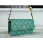 𝗖𝗛𝗔𝗡𝗘𝗟✦𝟮𝟯𝗖 Metal Ball Phone Bag Light Green 🍃